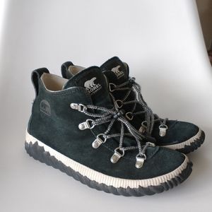 Sorel kids youth Out N About Conquest boots size 5 black suede